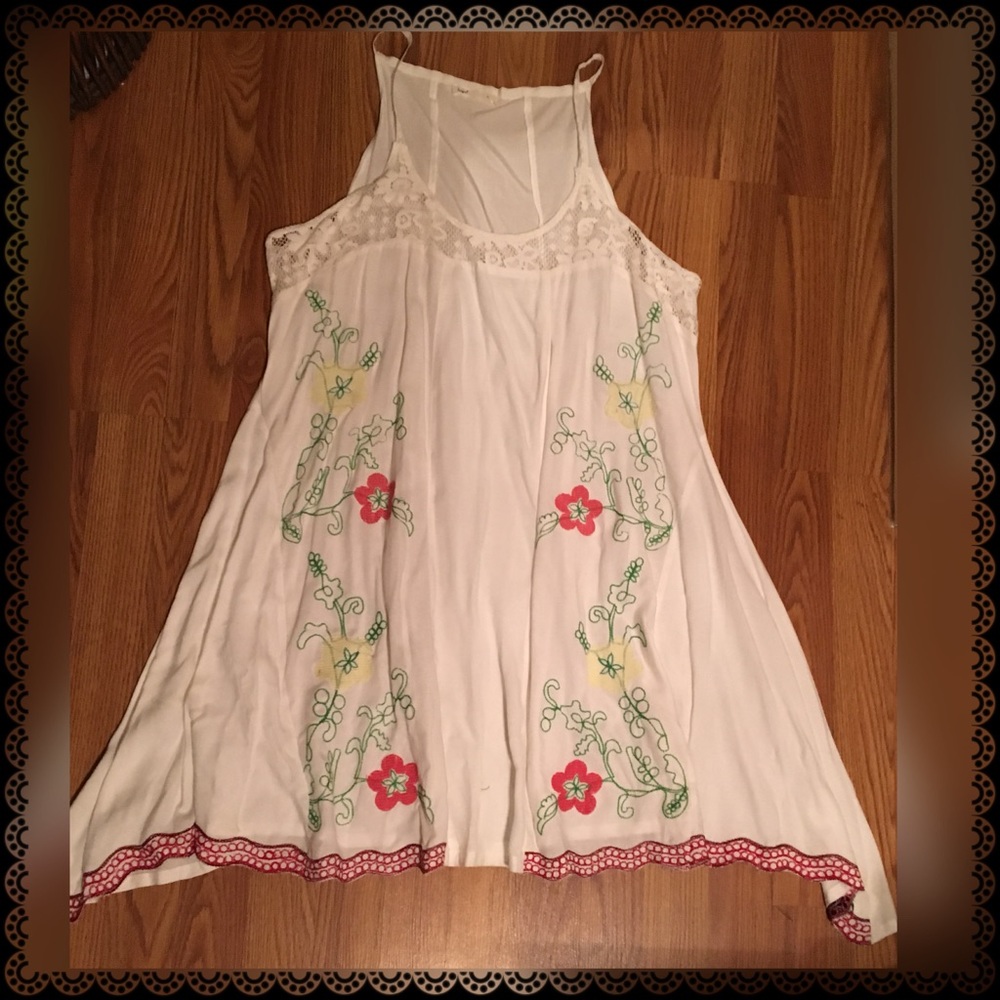 Embroidery strap dress